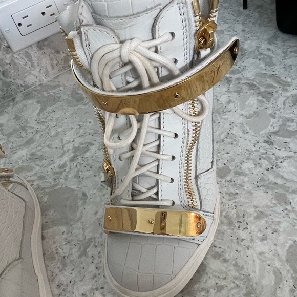 Authentic Giuseppe Zanotti white and gold High Top Sneakers Size 38.5 . - Picture 11 of 16